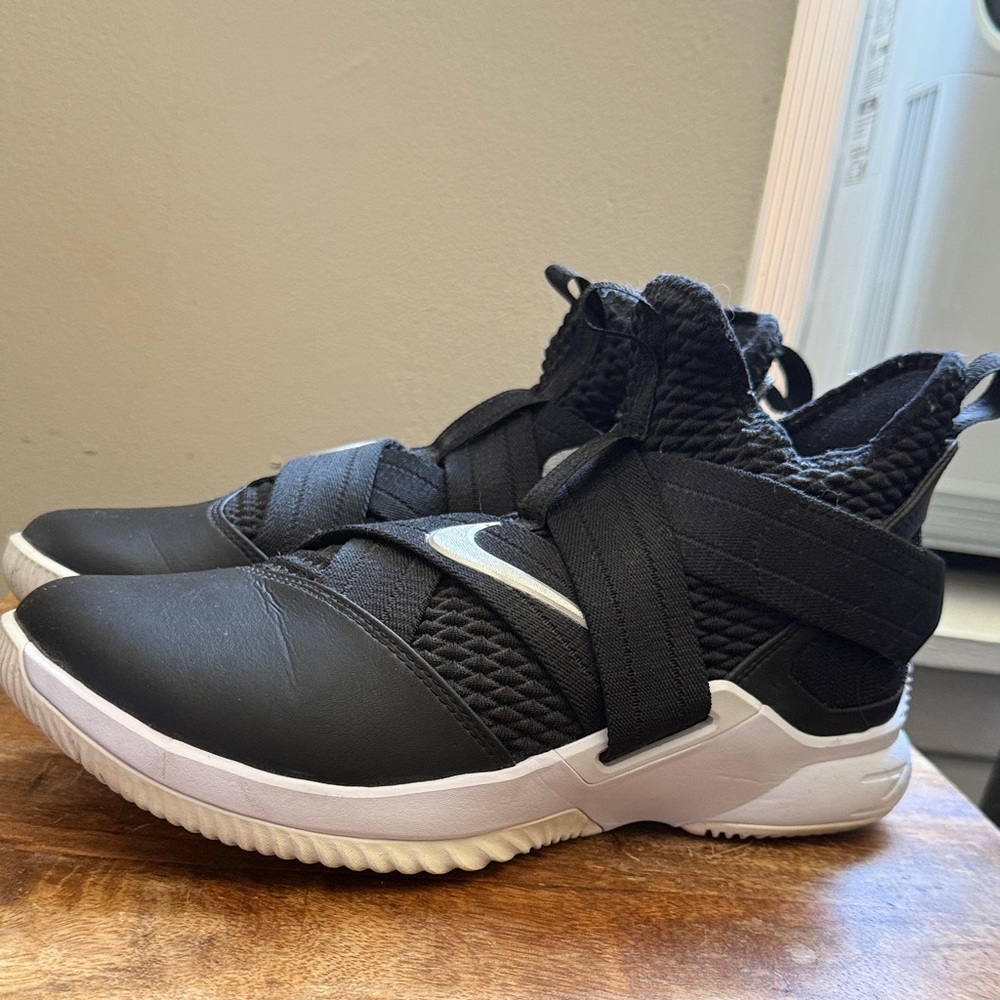 Nike LeBron Soldier 12 - Basketball